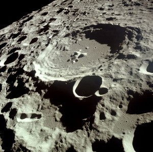 Moon_Dedal_crater.jpg